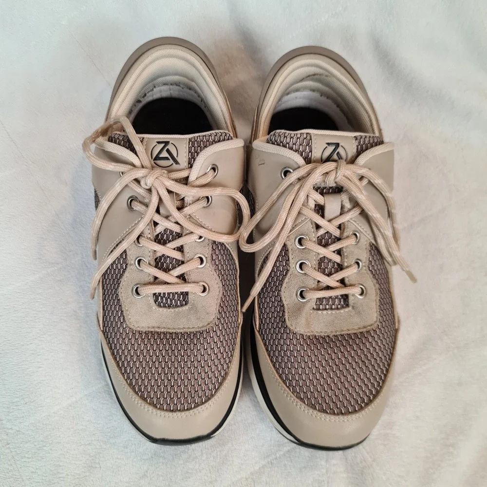 ZEBA Sneakerd Men's Hands Free Step In‎ Shoes Size 9 Beige Low Top Laces Slip On